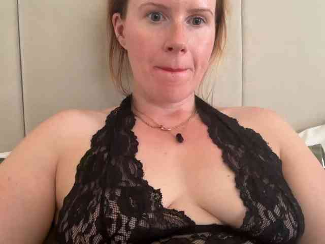 REDHEADROSIE webcam