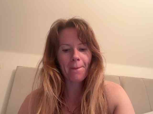REDHEADROSIE webcam