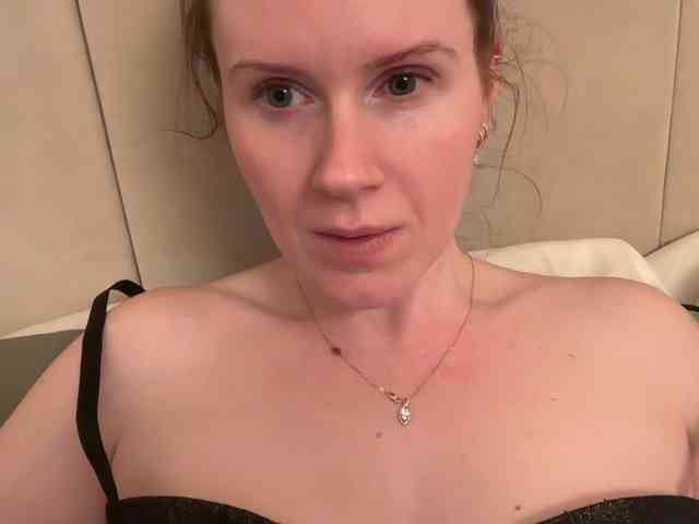 REDHEADROSIE webcam