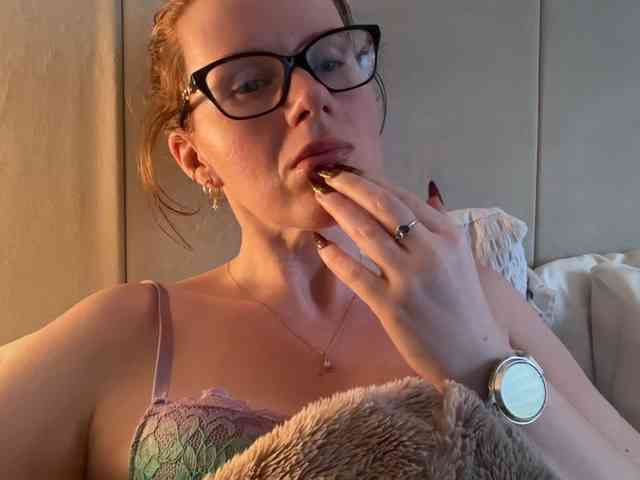 REDHEADROSIE webcam