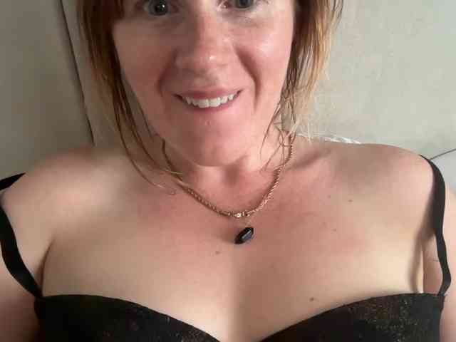 REDHEADROSIE webcam