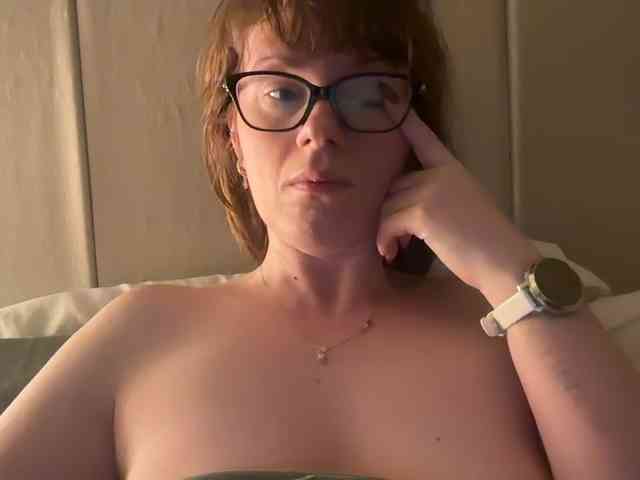 REDHEADROSIE webcam