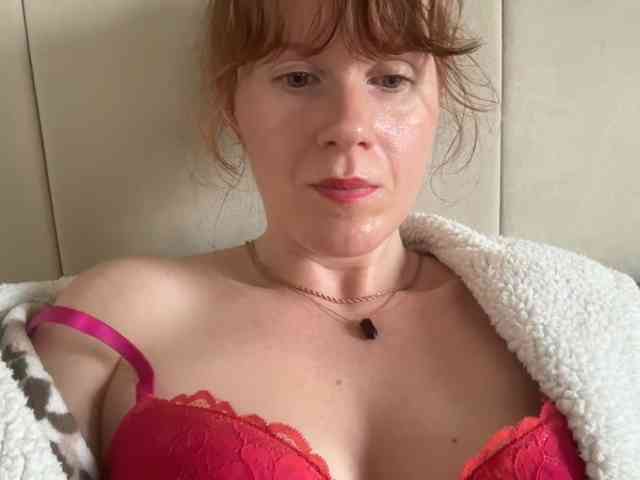 REDHEADROSIE webcam