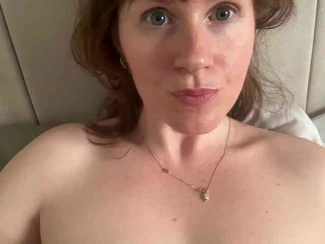 REDHEADROSIE webcam