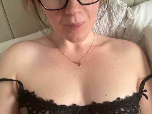 REDHEADROSIE webcam