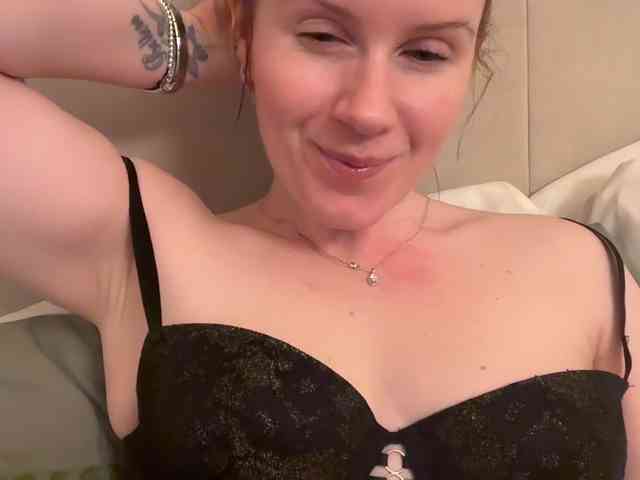 REDHEADROSIE Live Webcam on BongaCams