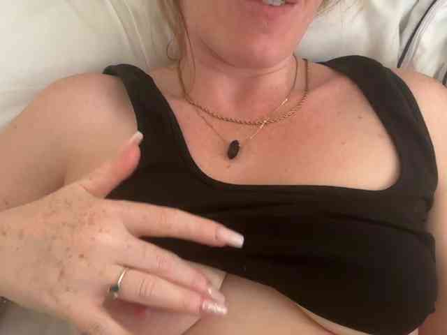 REDHEADROSIE webcam