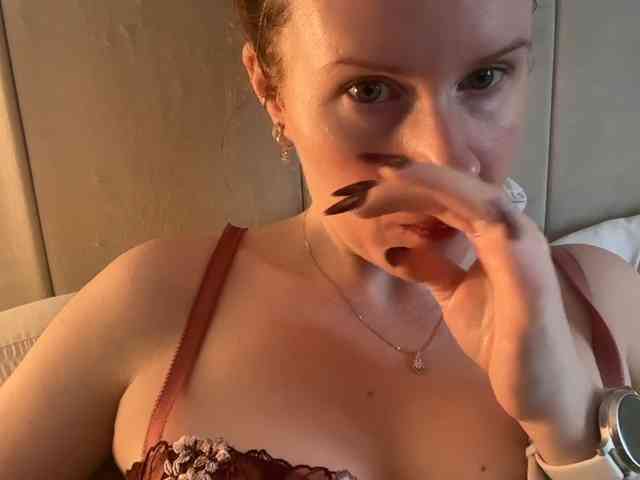 REDHEADROSIE webcam