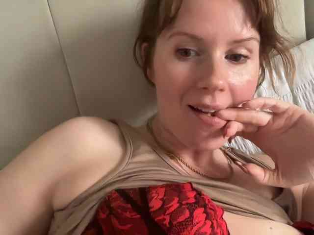 REDHEADROSIE webcam