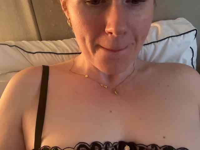 REDHEADROSIE webcam