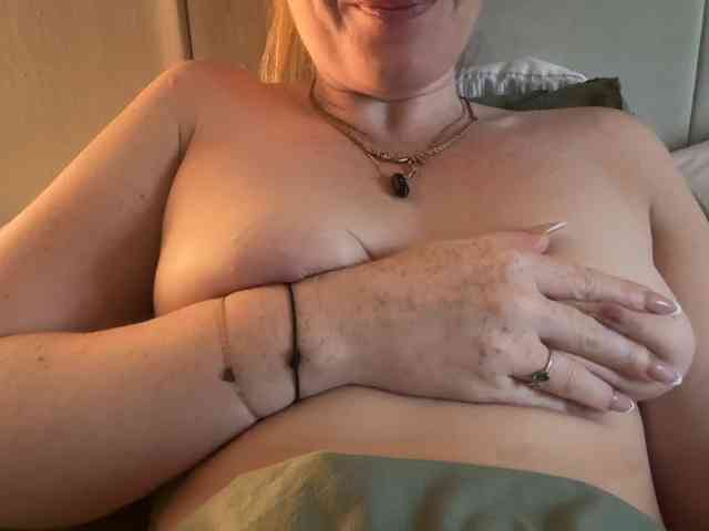 REDHEADROSIE webcam
