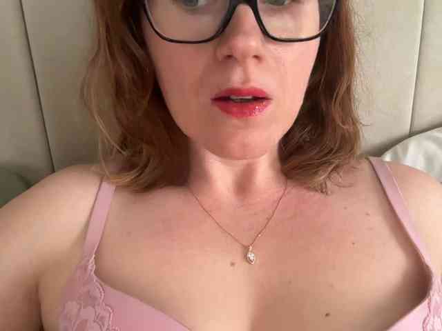 REDHEADROSIE webcam