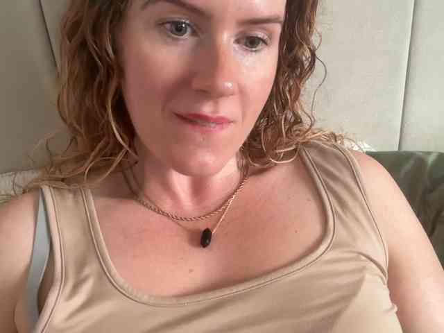 REDHEADROSIE webcam