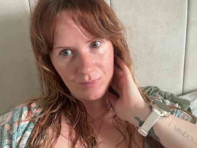REDHEADROSIE webcam