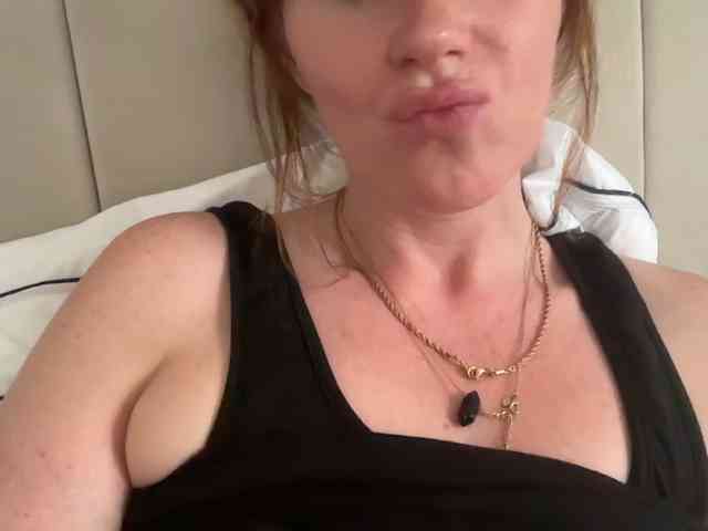 REDHEADROSIE webcam