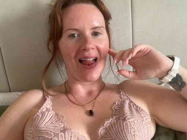 REDHEADROSIE webcam