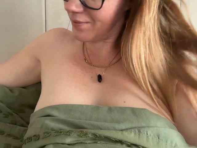 REDHEADROSIE webcam