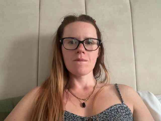 REDHEADROSIE webcam