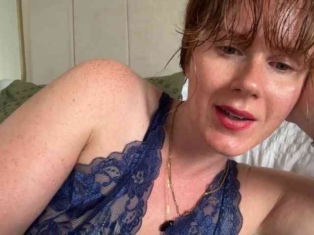 REDHEADROSIE webcam
