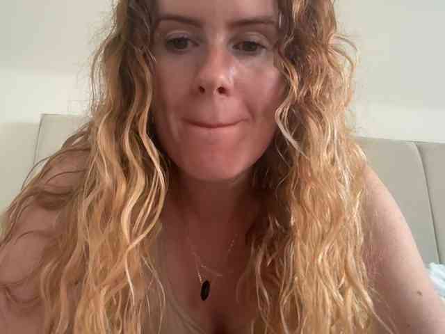 REDHEADROSIE webcam