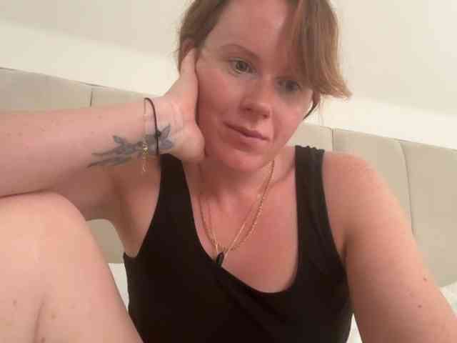 REDHEADROSIE webcam
