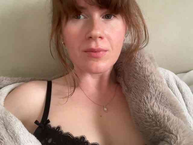 REDHEADROSIE webcam
