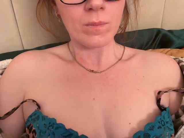 REDHEADROSIE webcam