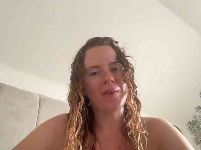 REDHEADROSIE webcam
