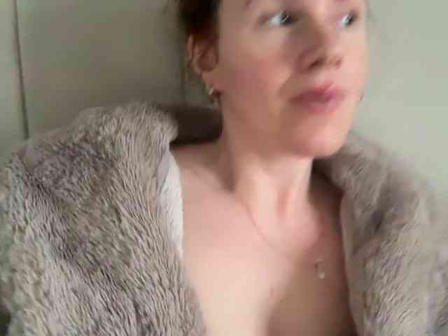REDHEADROSIE webcam