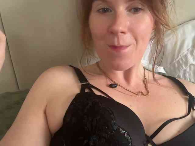 REDHEADROSIE webcam