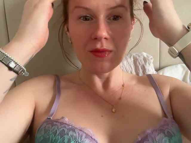 REDHEADROSIE webcam