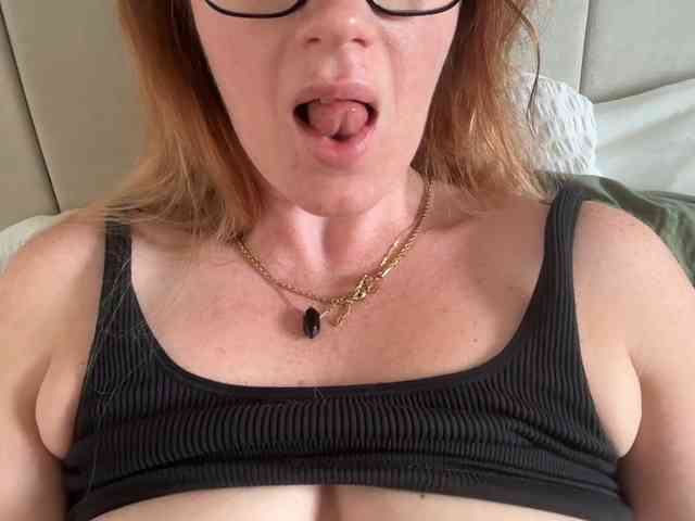 REDHEADROSIE webcam