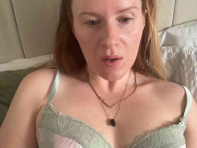REDHEADROSIE webcam