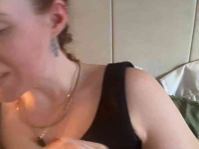 REDHEADROSIE webcam