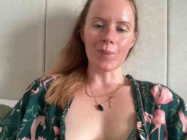 REDHEADROSIE webcam