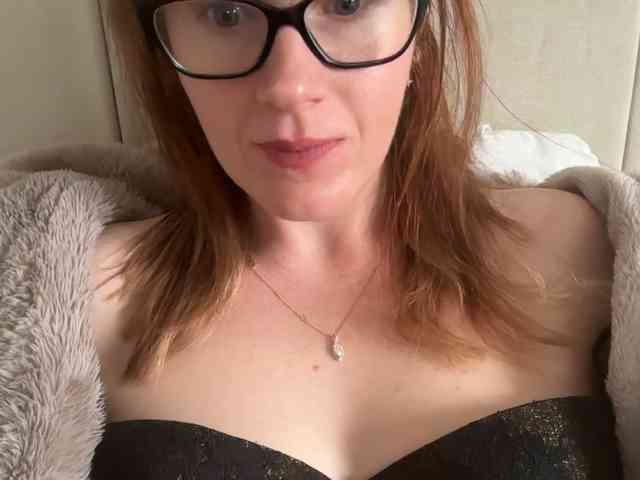 REDHEADROSIE webcam