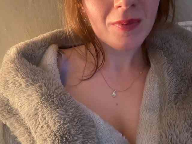 REDHEADROSIE webcam