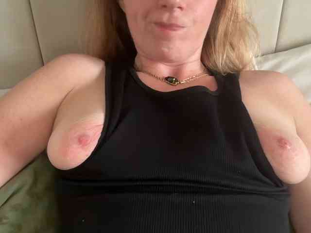 REDHEADROSIE webcam