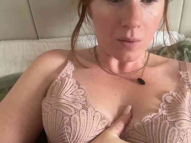 REDHEADROSIE webcam