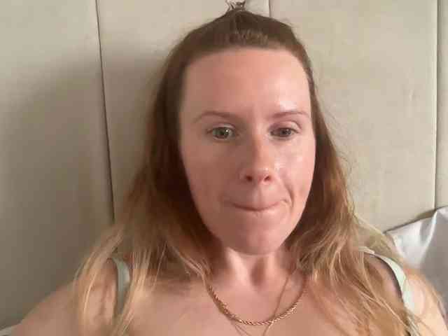 REDHEADROSIE webcam