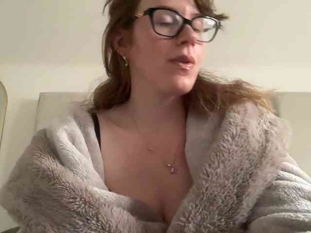 REDHEADROSIE webcam