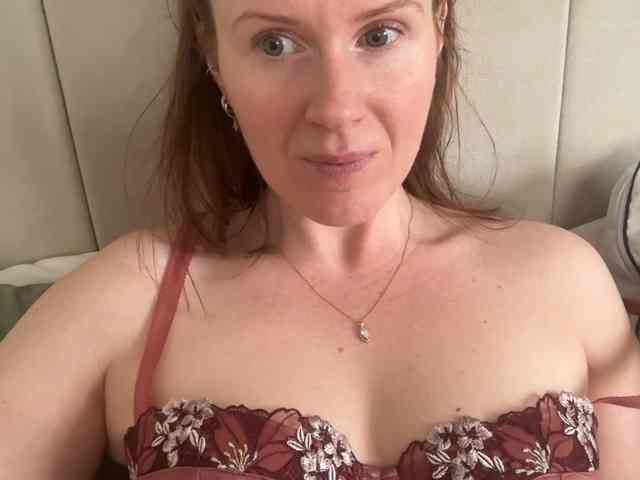 REDHEADROSIE webcam