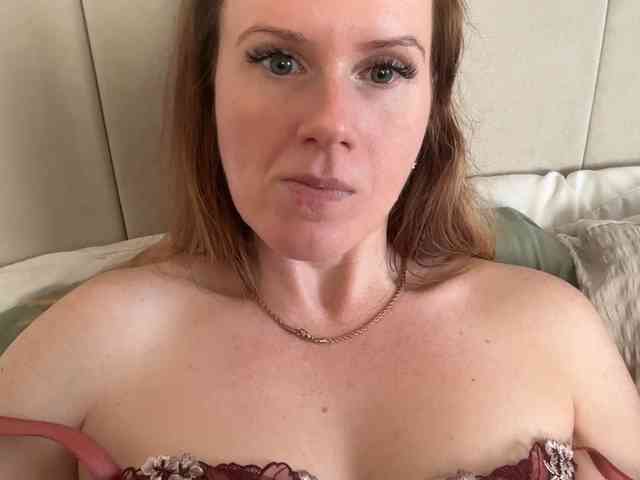 REDHEADROSIE webcam