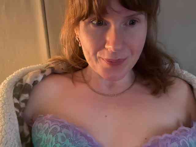 REDHEADROSIE webcam