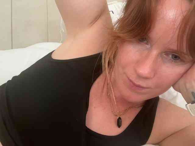 REDHEADROSIE webcam