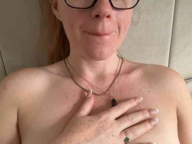 REDHEADROSIE webcam