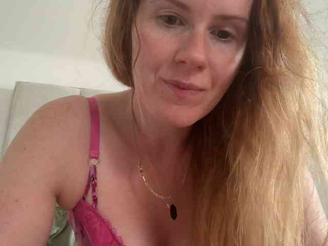 REDHEADROSIE webcam