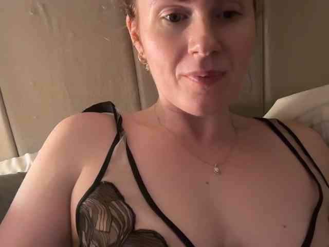 REDHEADROSIE webcam
