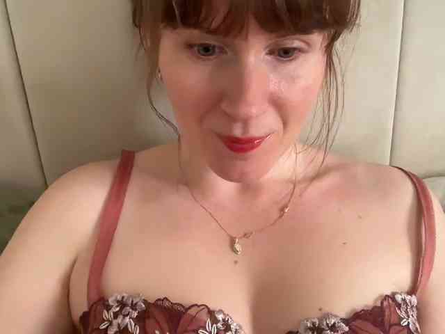 REDHEADROSIE webcam