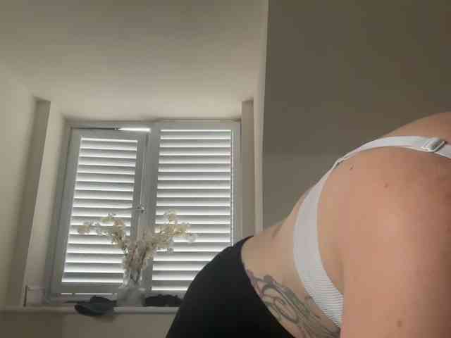 REDHEADROSIE webcam